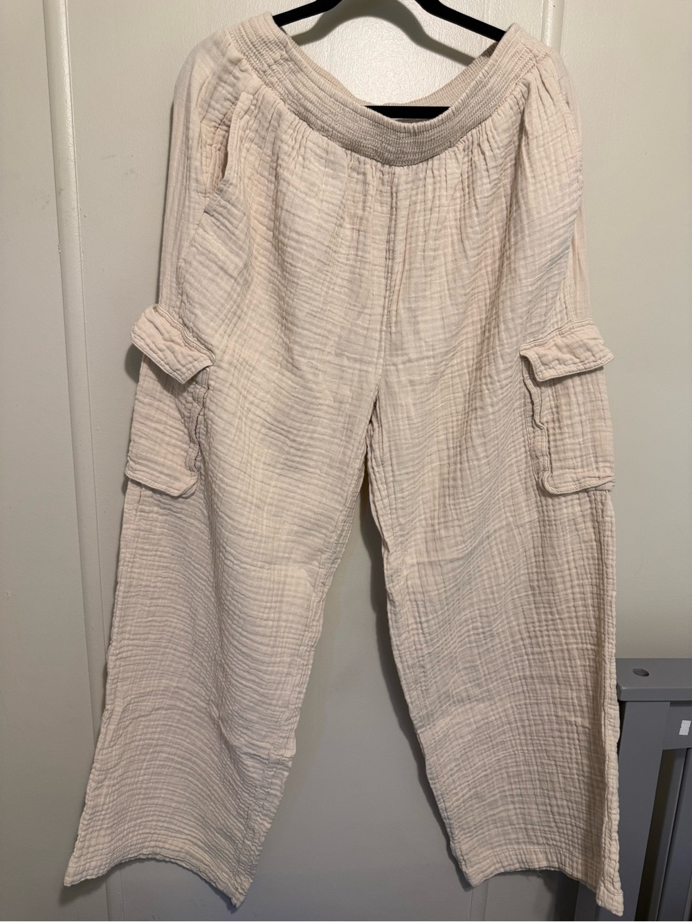 aerie Gauzy hit waisted Cream Wide-Leg Cargo Pants - Picture 4 of 15